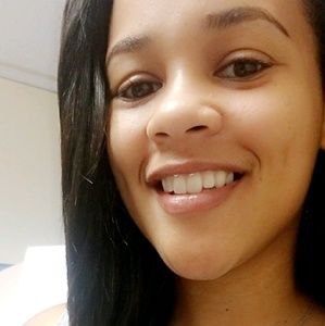 Meet your Posher, Monique